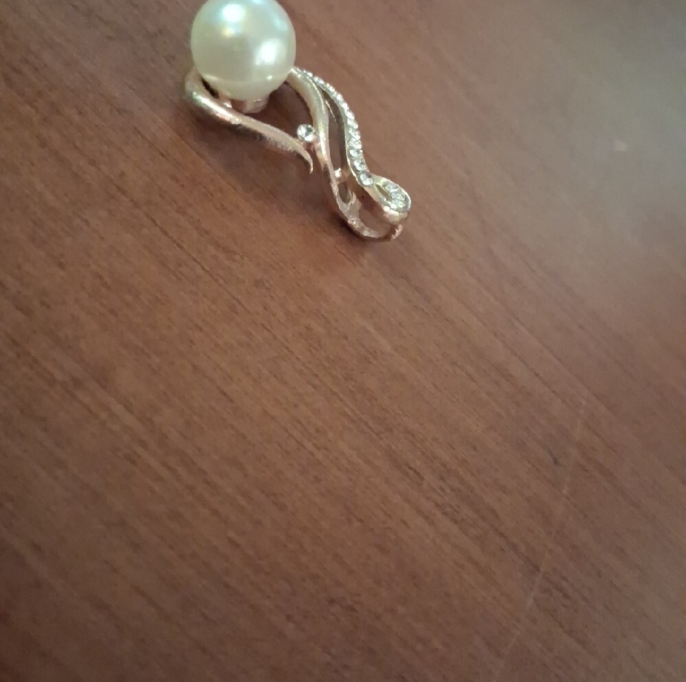 Elegant Gold-Tone Faux Pearl and Crystal Pendant - White Pearl - Picture 5 of 6